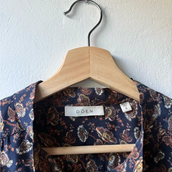 Doen, Judith Tie-neck Top, Navy Floral, Small - Picture 3 of 8